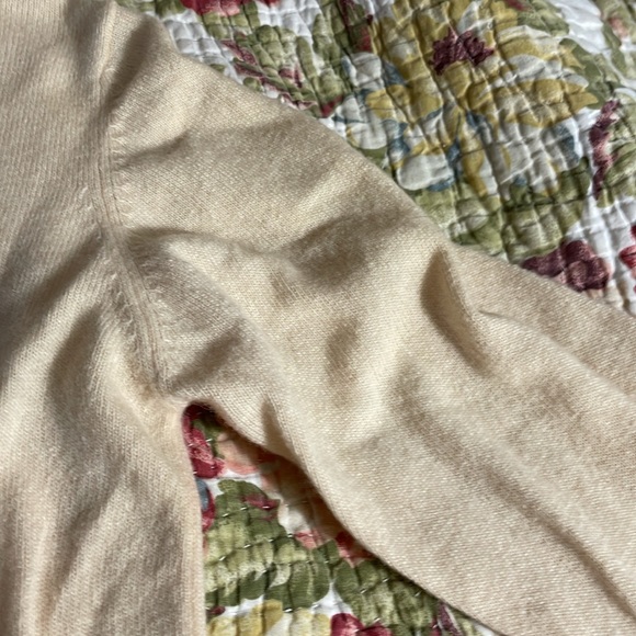 Cream Cashmere sweater from Sutton Studio sz M. Great Condition - Picture 6 of 10